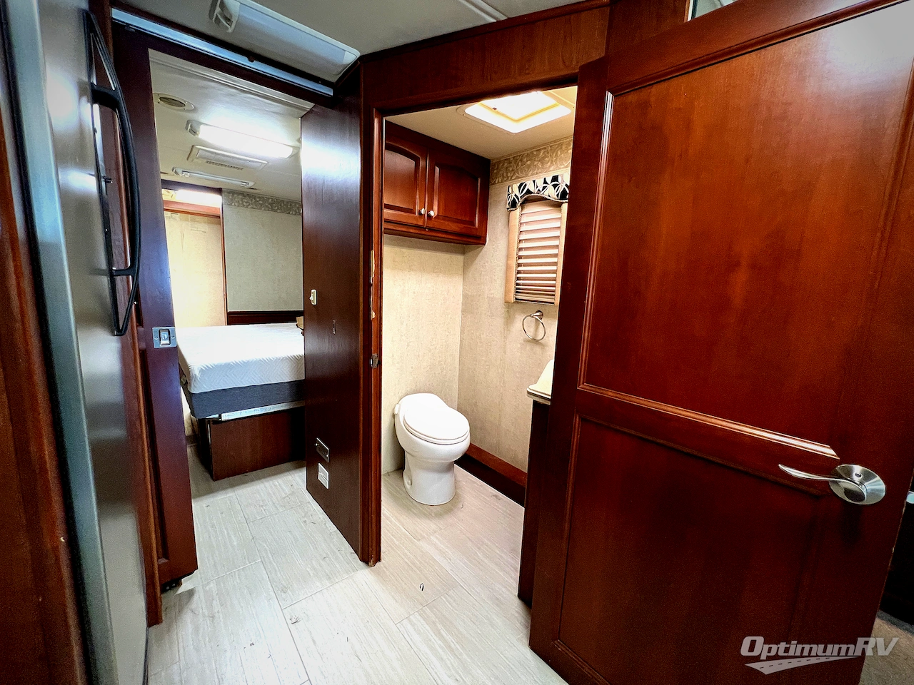 2004 Thor Mandalay 40D Photo 13
