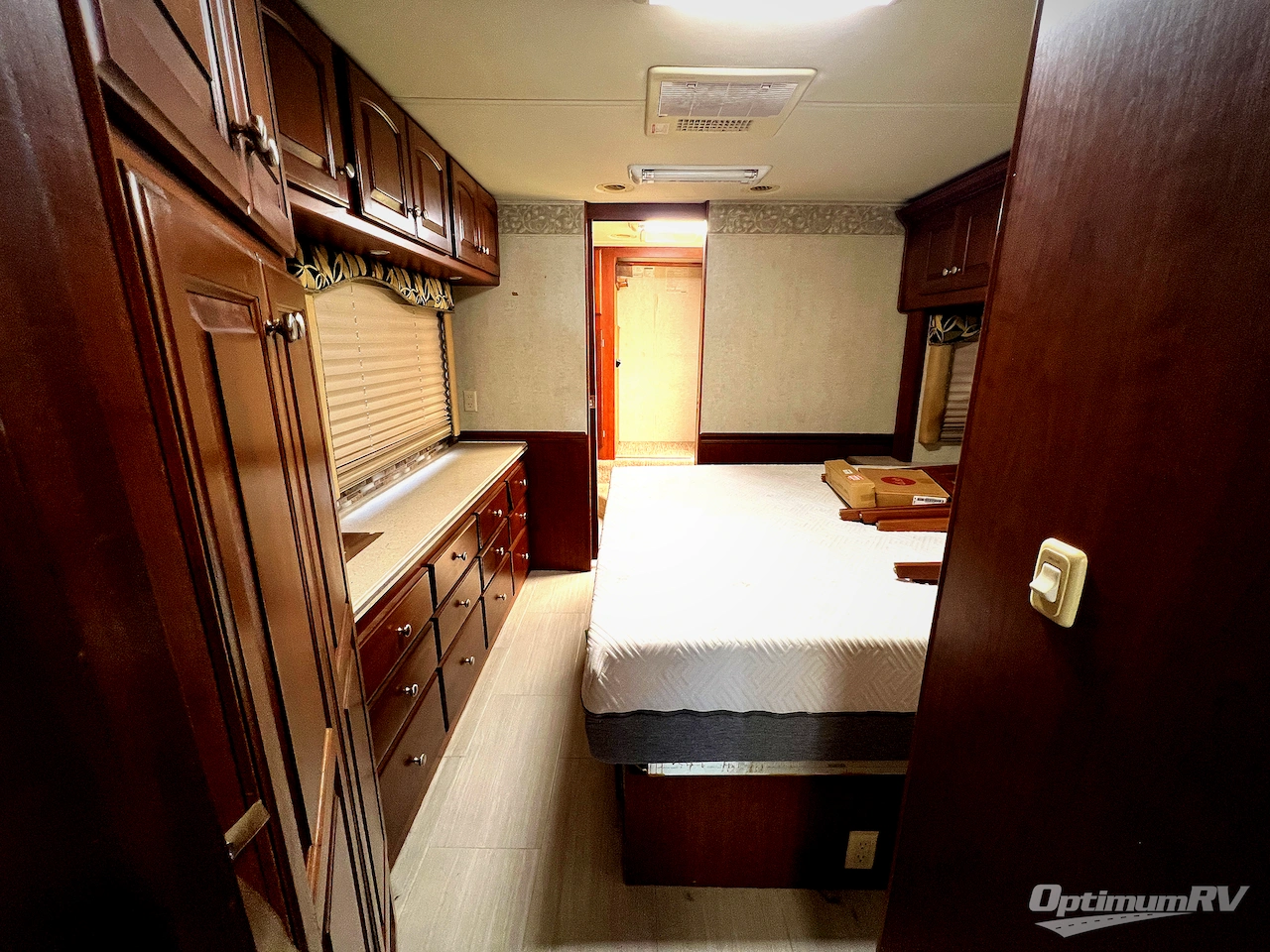 2004 Thor Mandalay 40D Photo 15