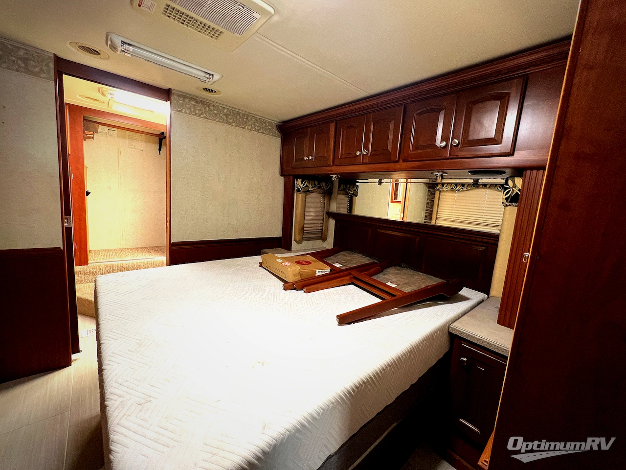 2004 Thor Mandalay 40D Photo 16