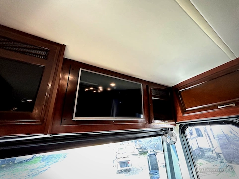 2018 Fleetwood Pace Arrow LXE 38N RV Photo 2