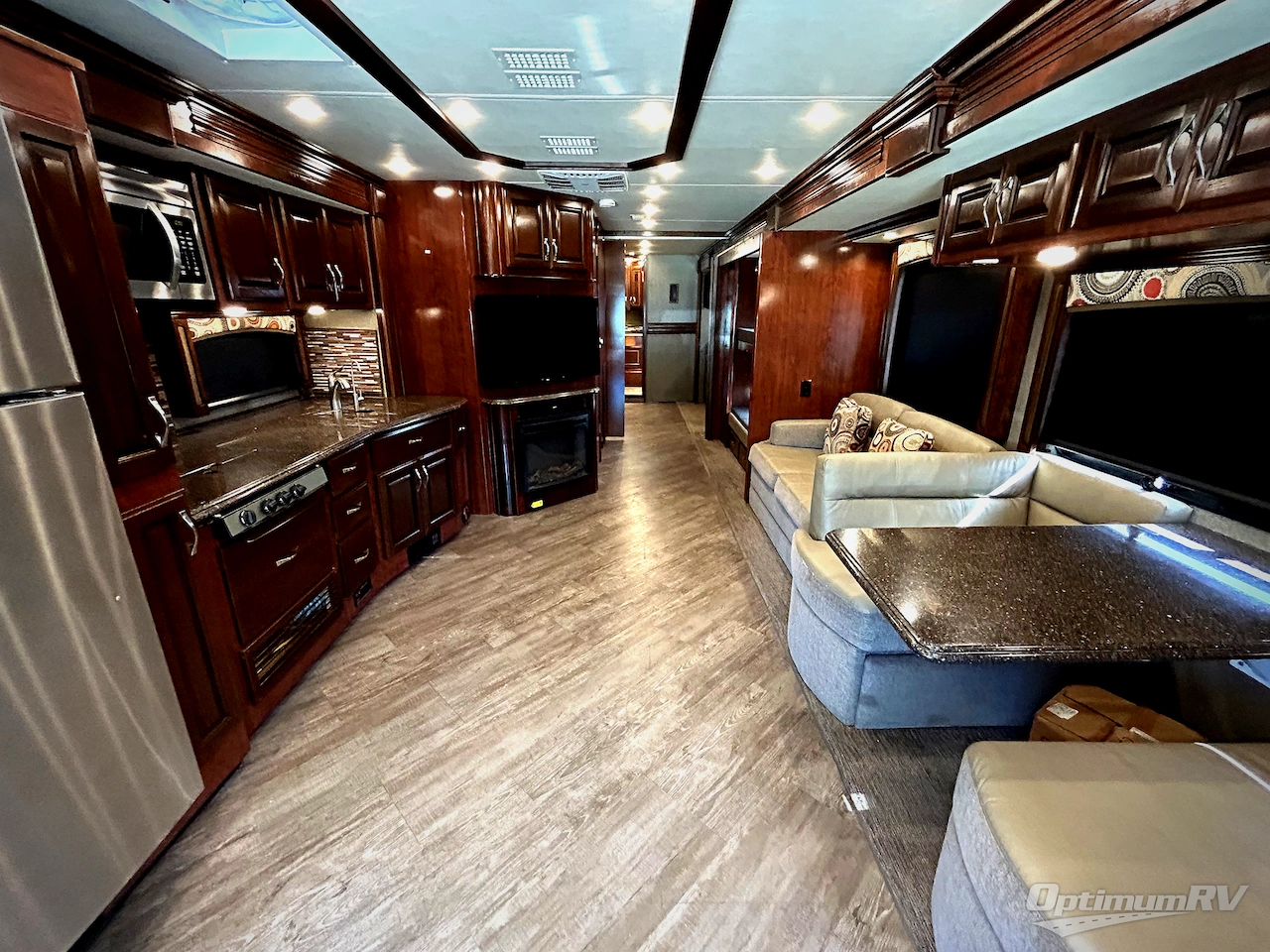 2018 Fleetwood Pace Arrow LXE 38N Photo 4