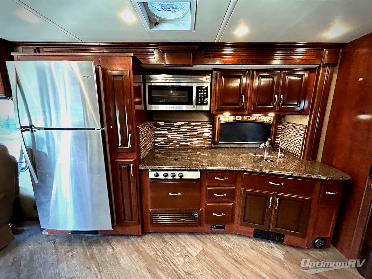 2018 Fleetwood Pace Arrow LXE 38N Photo 6