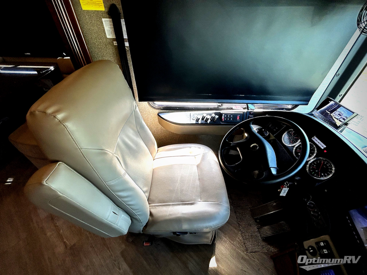 2018 Fleetwood Pace Arrow LXE 38N Photo 7