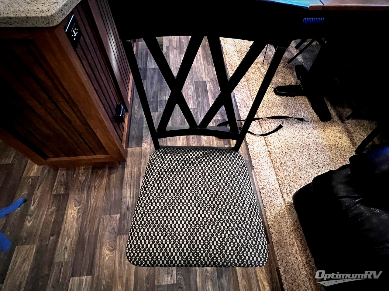 2016 Keystone Montana High Country 310RE Photo 6