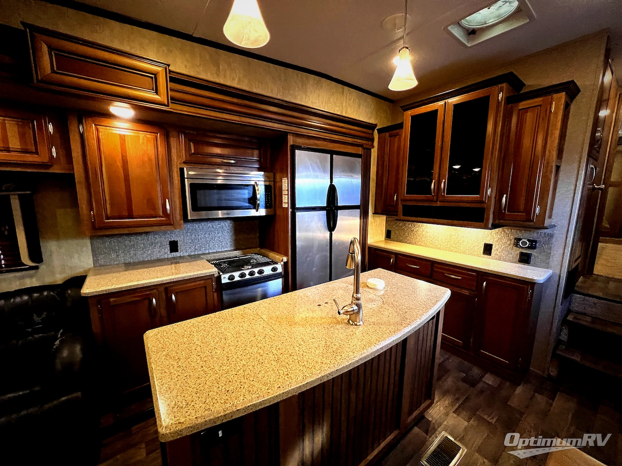 2016 Keystone Montana High Country 310RE Photo 12