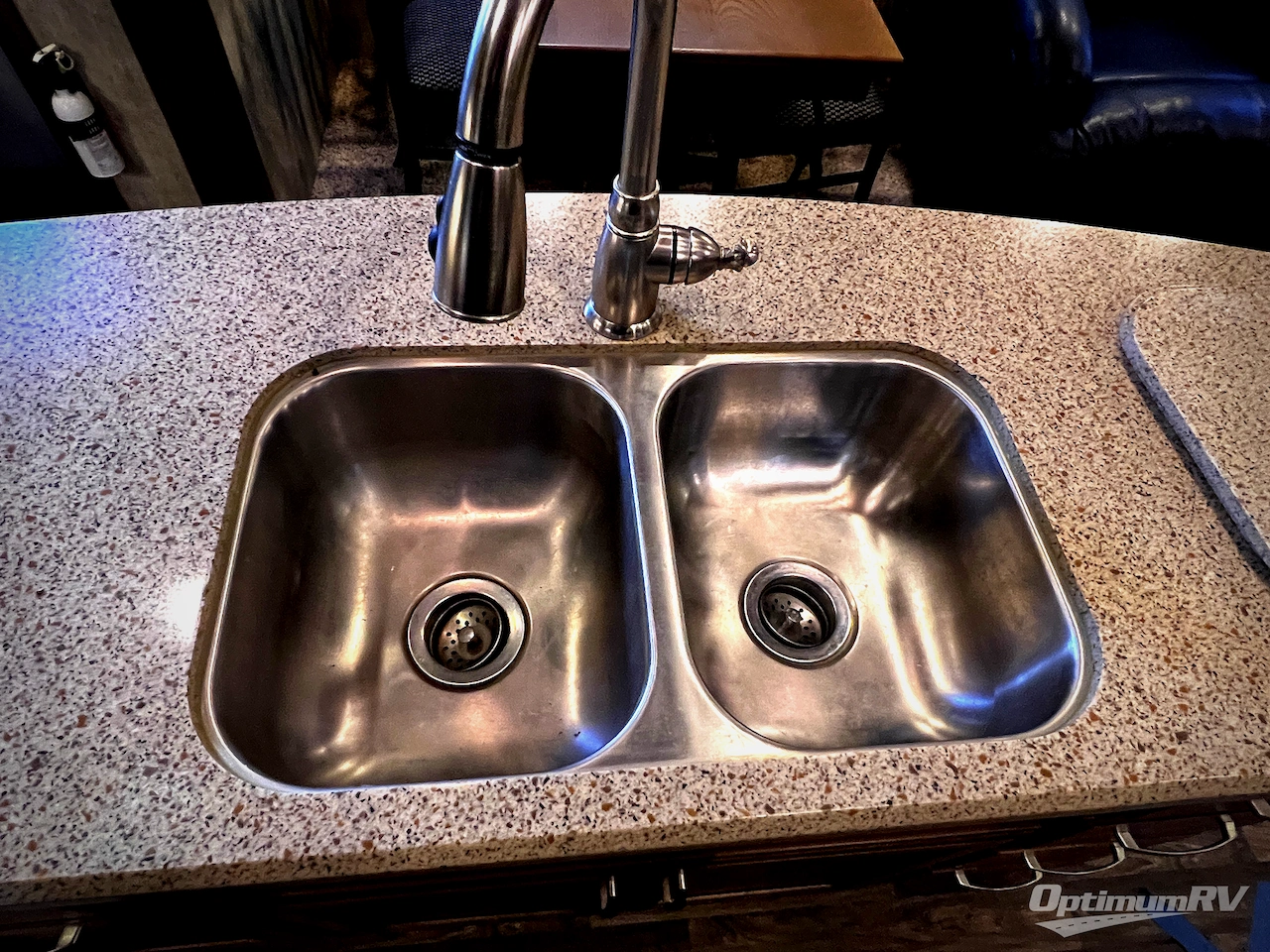 2016 Keystone Montana High Country 310RE Photo 15