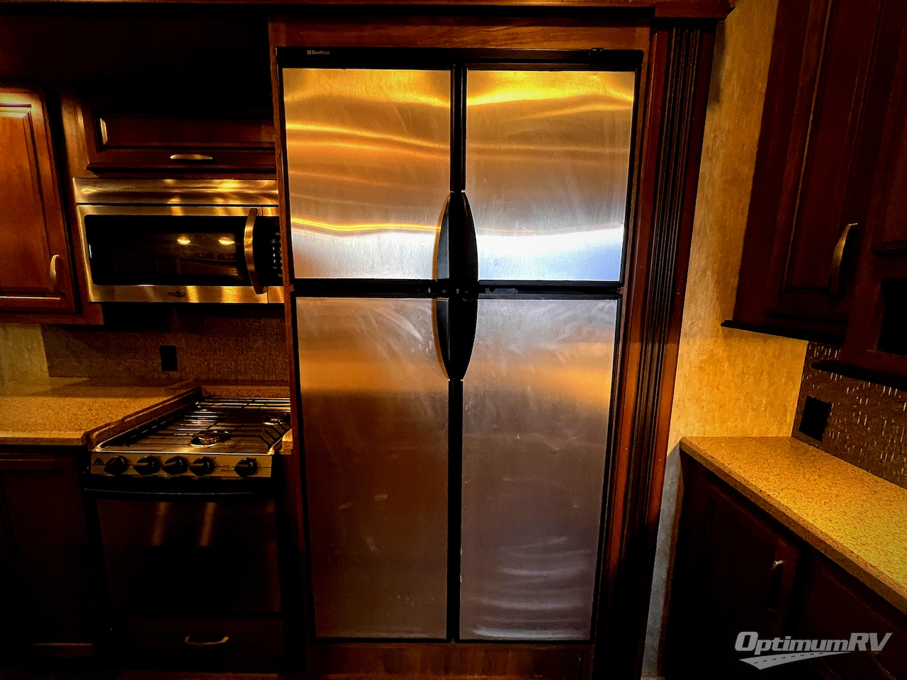 2016 Keystone Montana High Country 310RE Photo 18