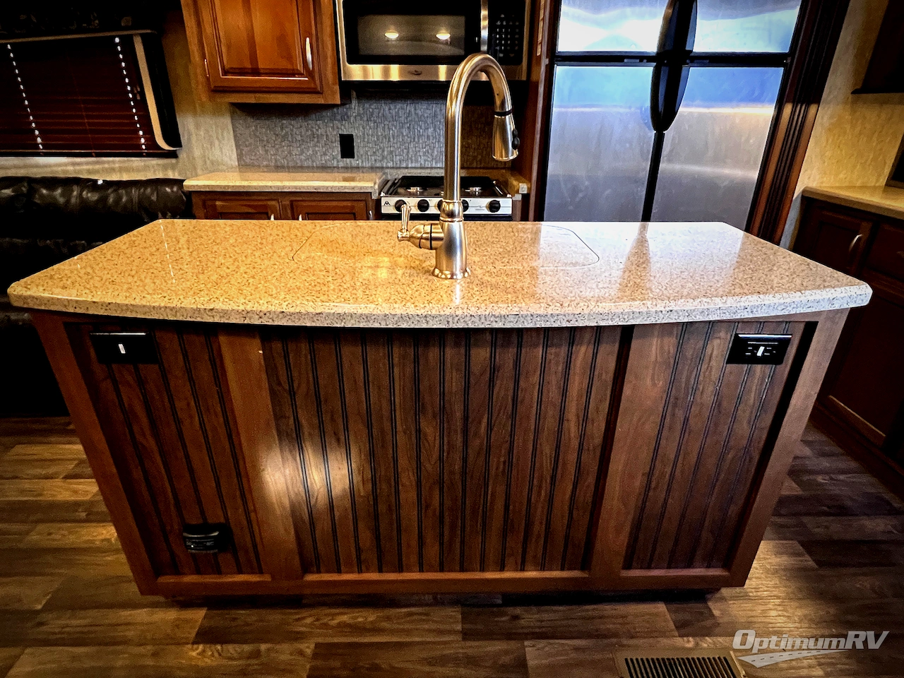 2016 Keystone Montana High Country 310RE Photo 13