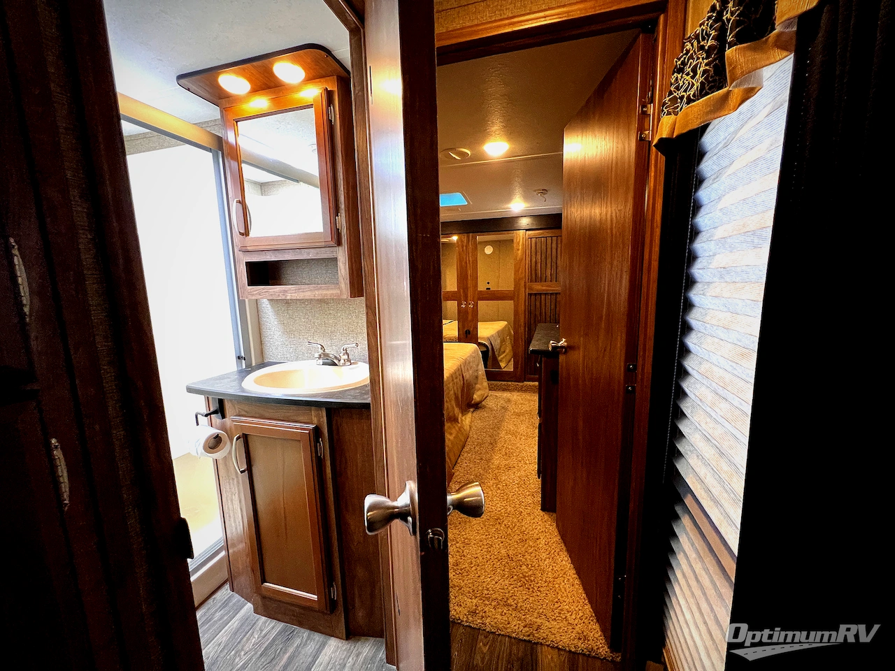 2016 Keystone Montana High Country 310RE Photo 21