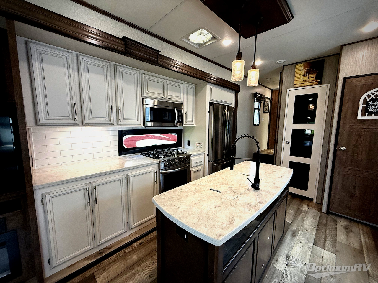 2021 KZ Durango Gold G383RLQ Photo 8