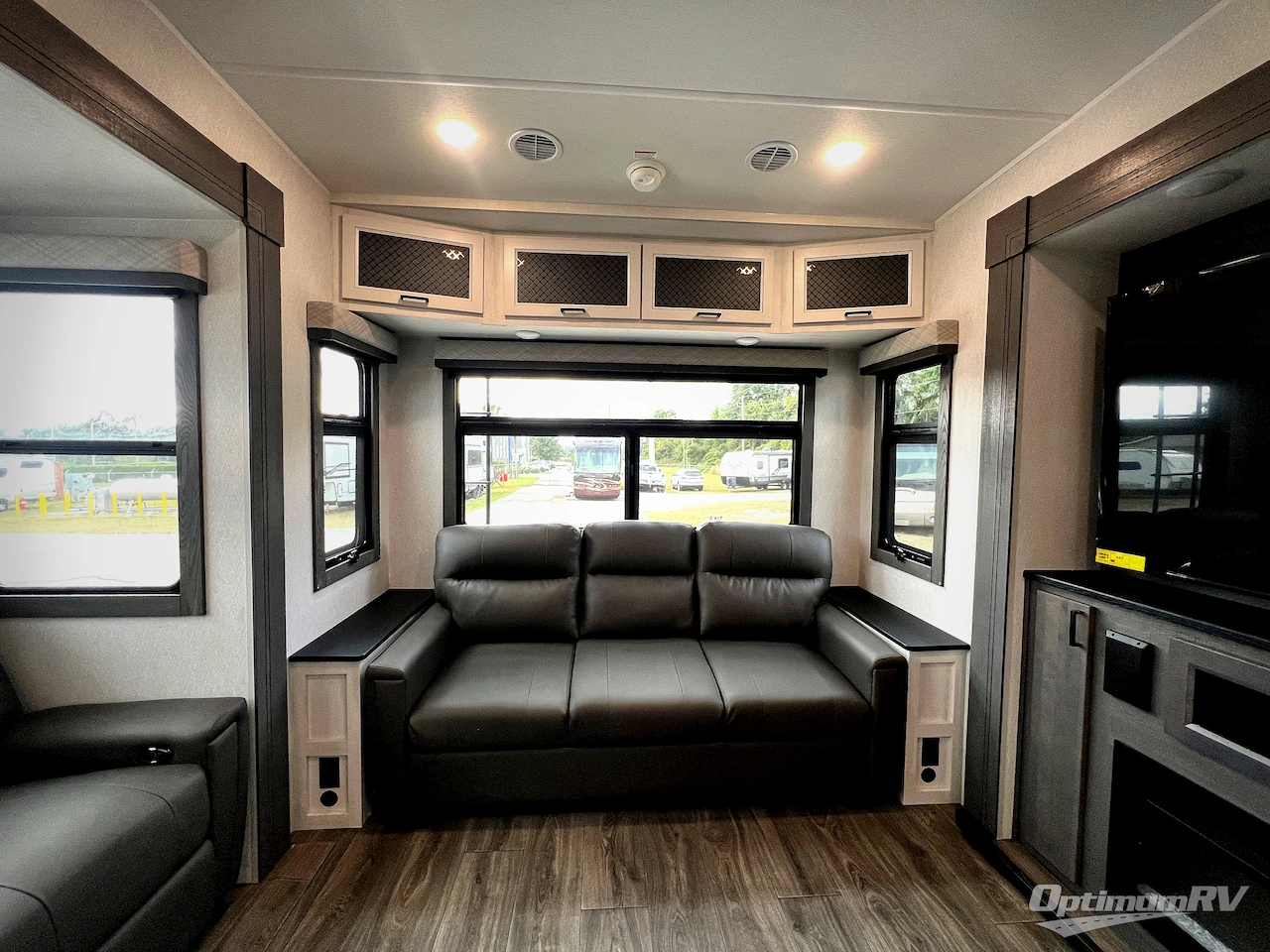 2026 East To West Ahara 383UR Photo 8