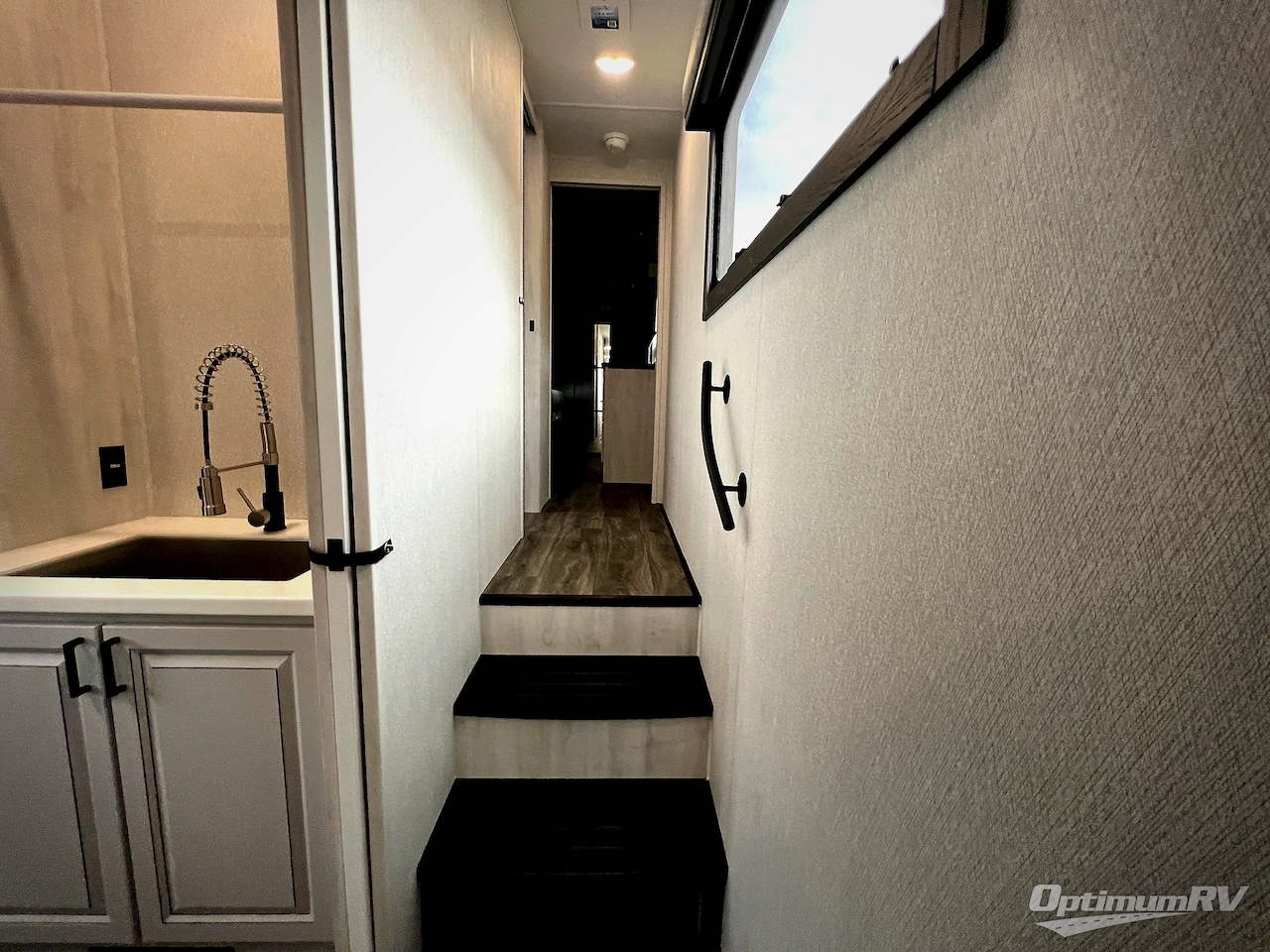 2026 East To West Ahara 383UR Photo 21