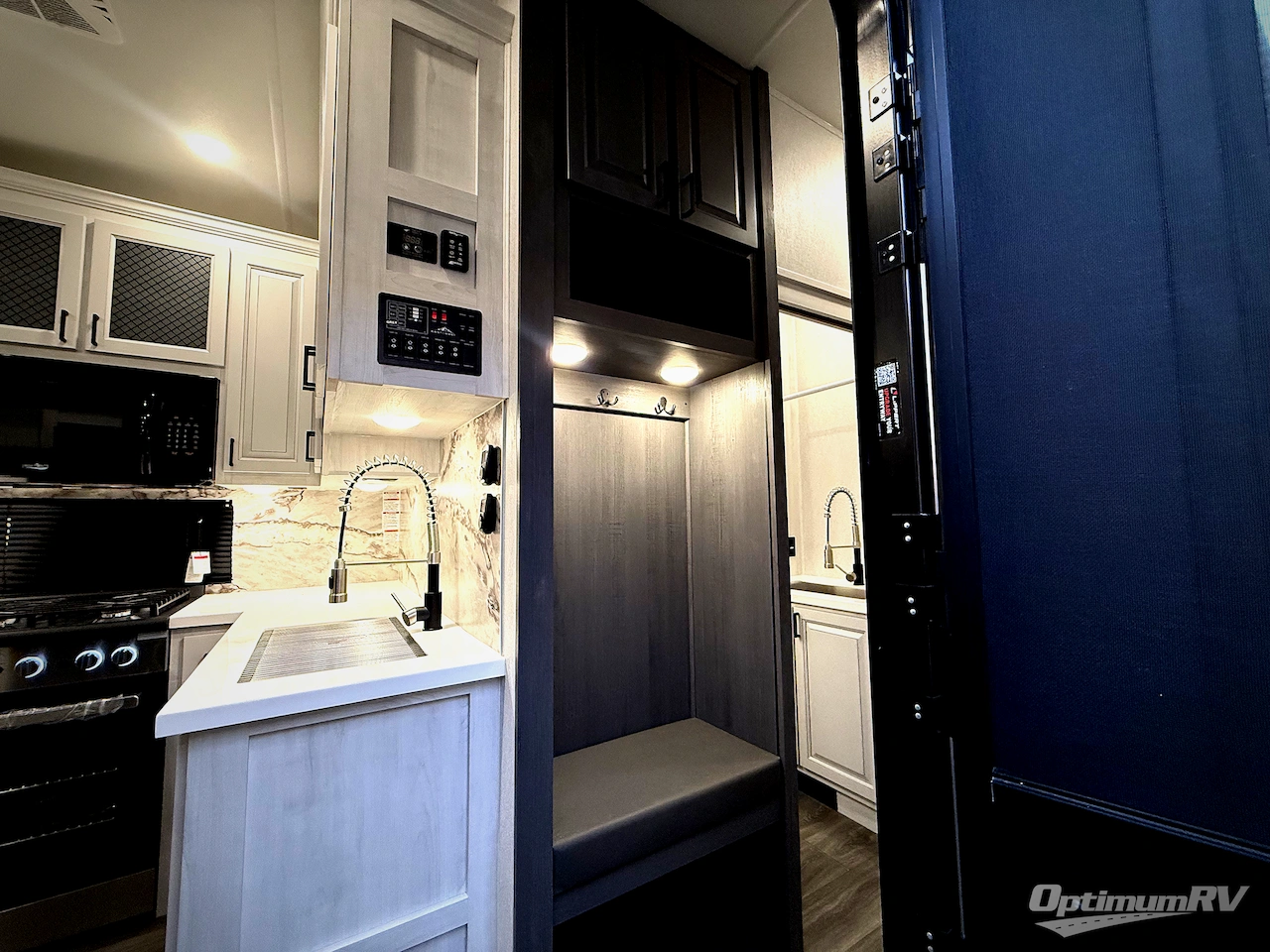 2026 East To West Ahara 383UR Photo 14