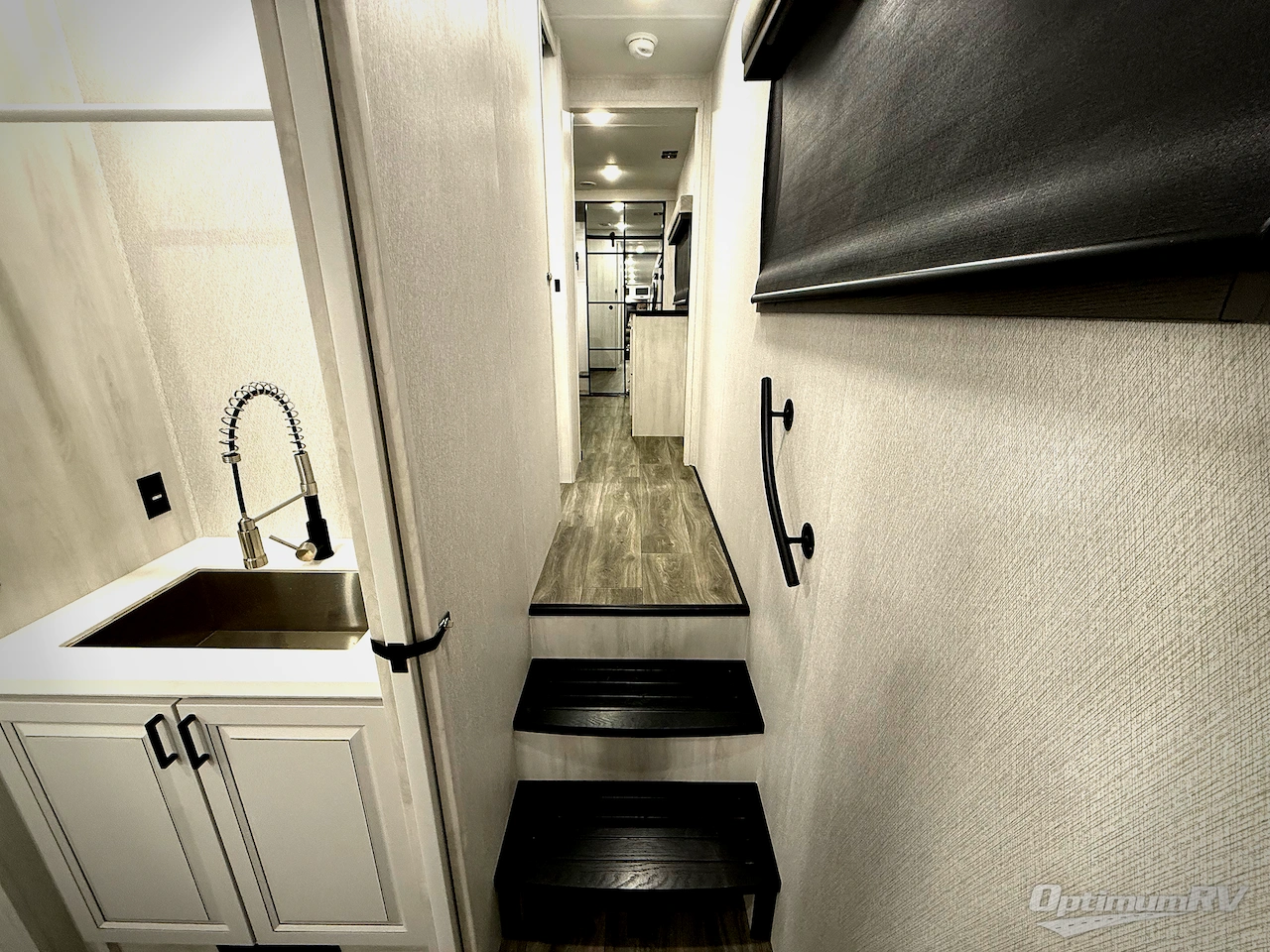 2026 East To West Ahara 383UR Photo 18