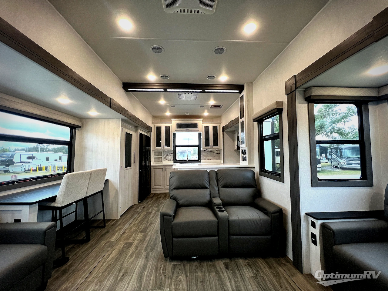 2026 East To West Ahara 395FB Photo 4