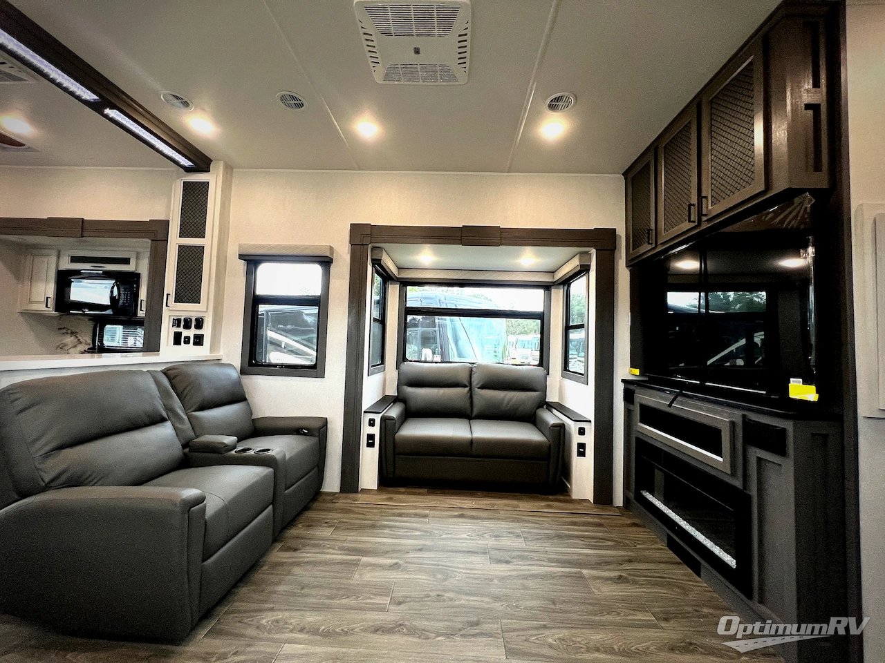 2026 East To West Ahara 395FB Photo 6