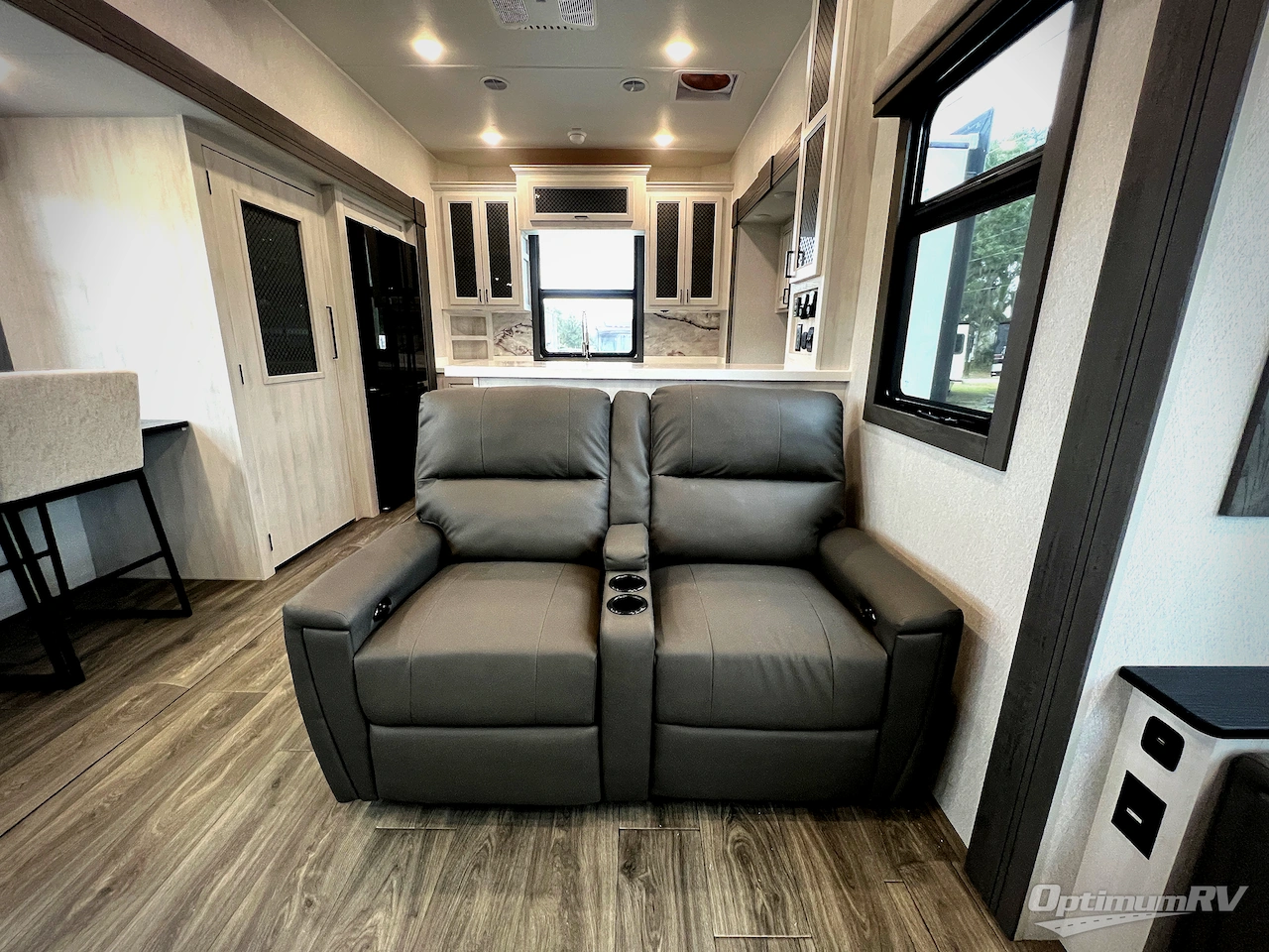 2026 East To West Ahara 395FB Photo 9