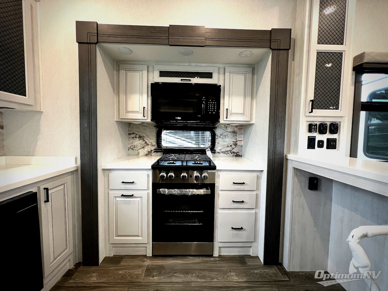 2026 East To West Ahara 395FB Photo 14