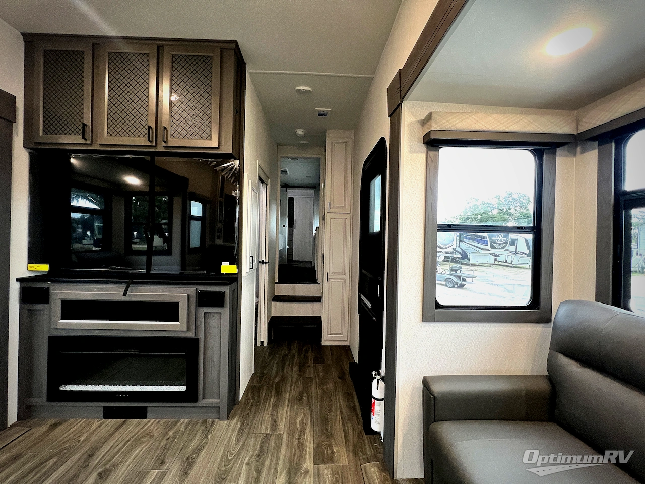 2026 East To West Ahara 395FB Photo 17