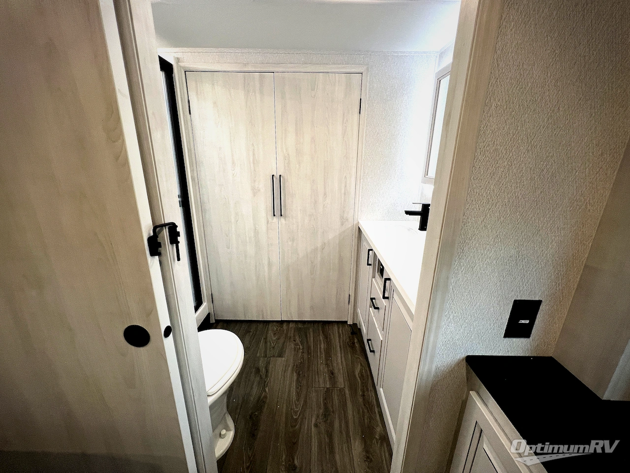 2026 East To West Ahara 395FB Photo 25