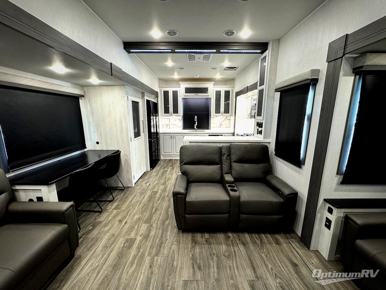 2026 East To West Ahara 395FB Photo 4