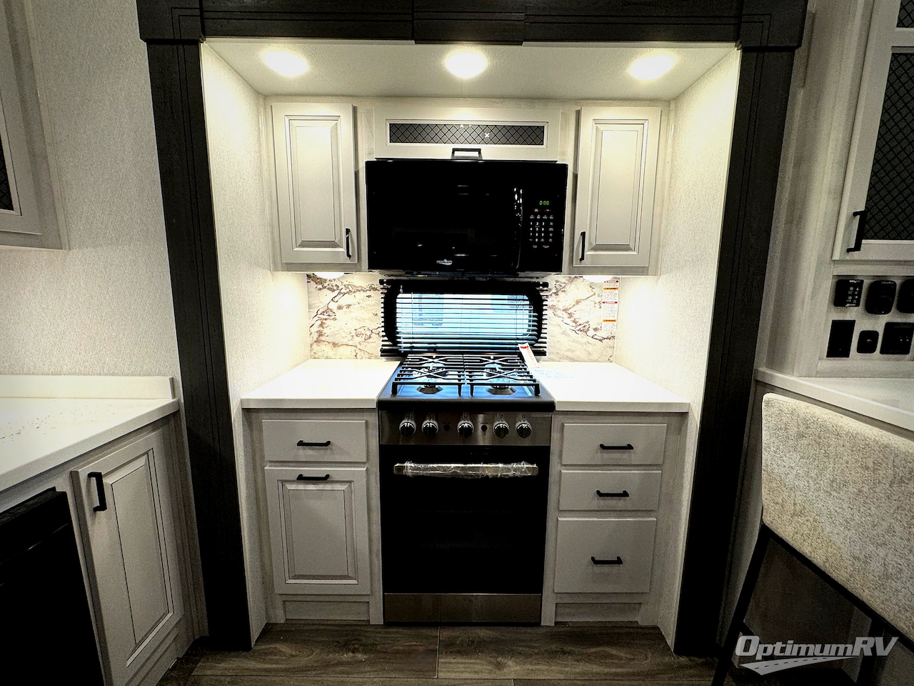 2026 East To West Ahara 395FB Photo 25