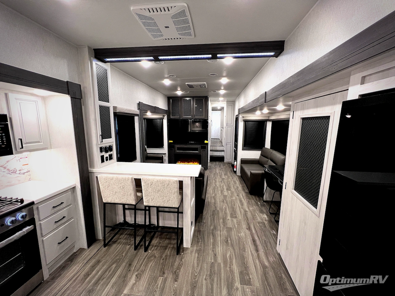 2026 East To West Ahara 395FB Photo 4