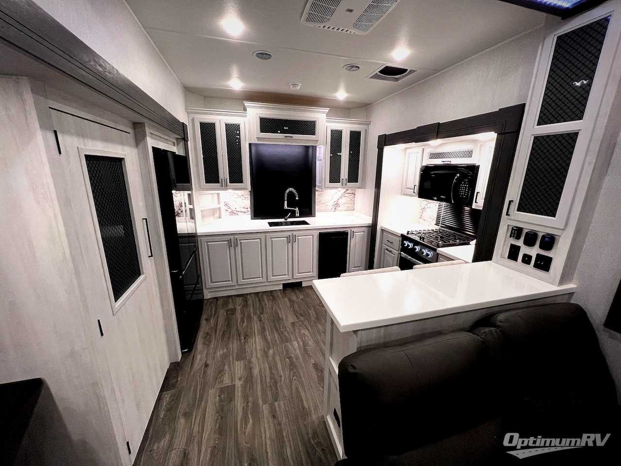 2026 East To West Ahara 395FB Photo 9