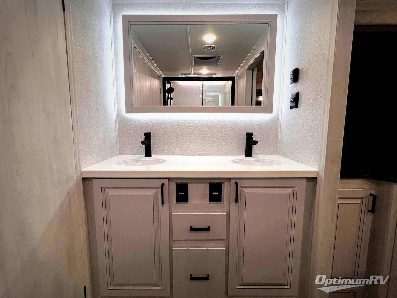 2026 East To West Ahara 395FB Photo 69