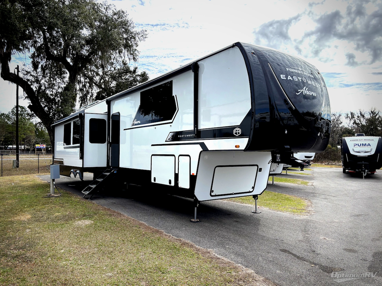 2026 East To West Ahara 395FB Photo 1