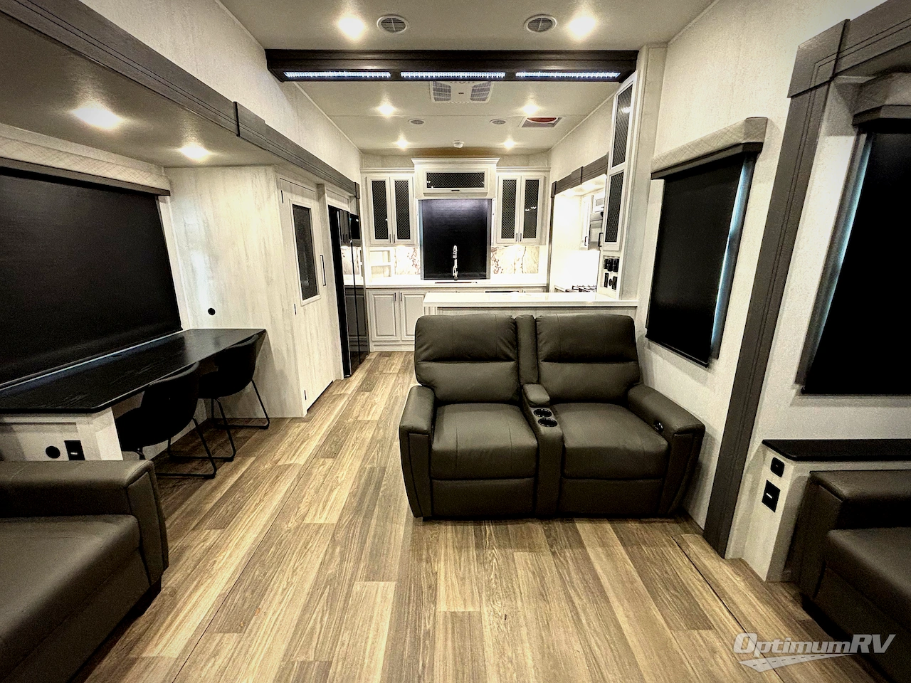 2026 East To West Ahara 395FB Photo 4