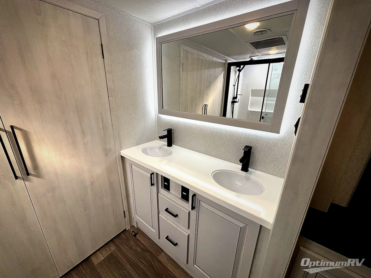 2026 East To West Ahara 395FB Photo 10