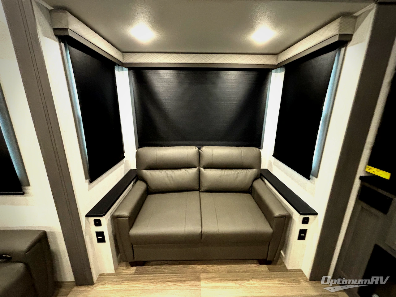 2026 East To West Ahara 395FB Photo 19