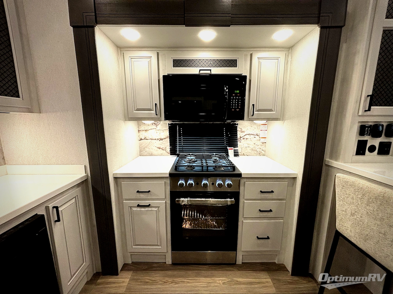 2026 East To West Ahara 395FB Photo 25