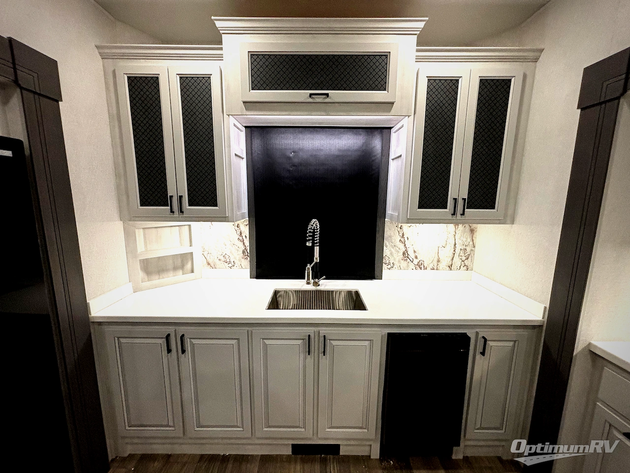 2026 East To West Ahara 395FB Photo 26