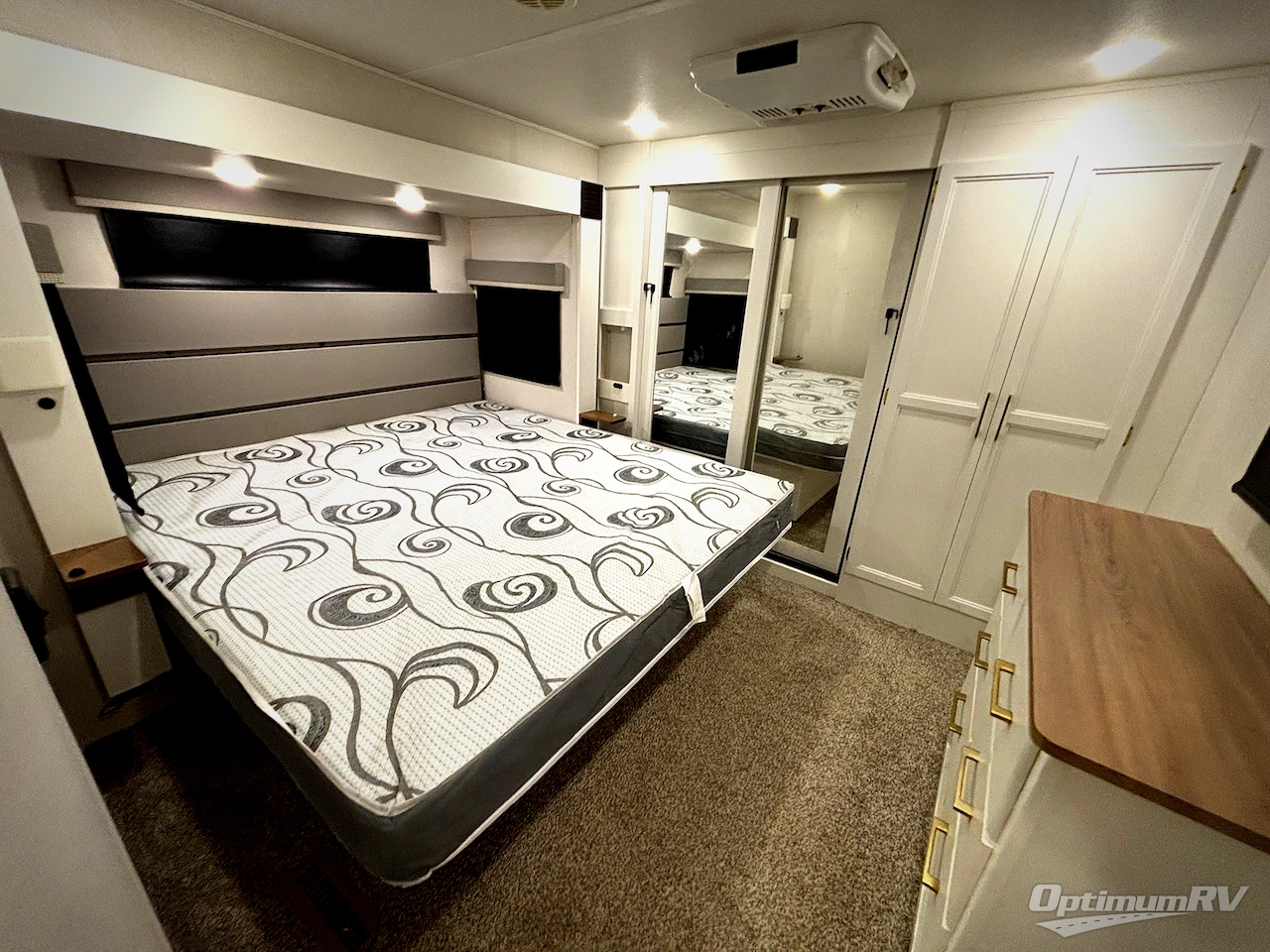 2022 Prime Time Crusader 335RLP Photo 8