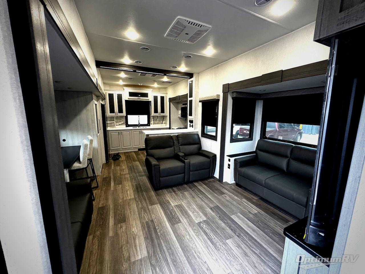 2026 East To West Ahara 395FB Photo 3