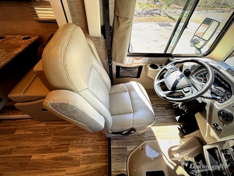 2023 Thor ACE 29G RV Photo 2