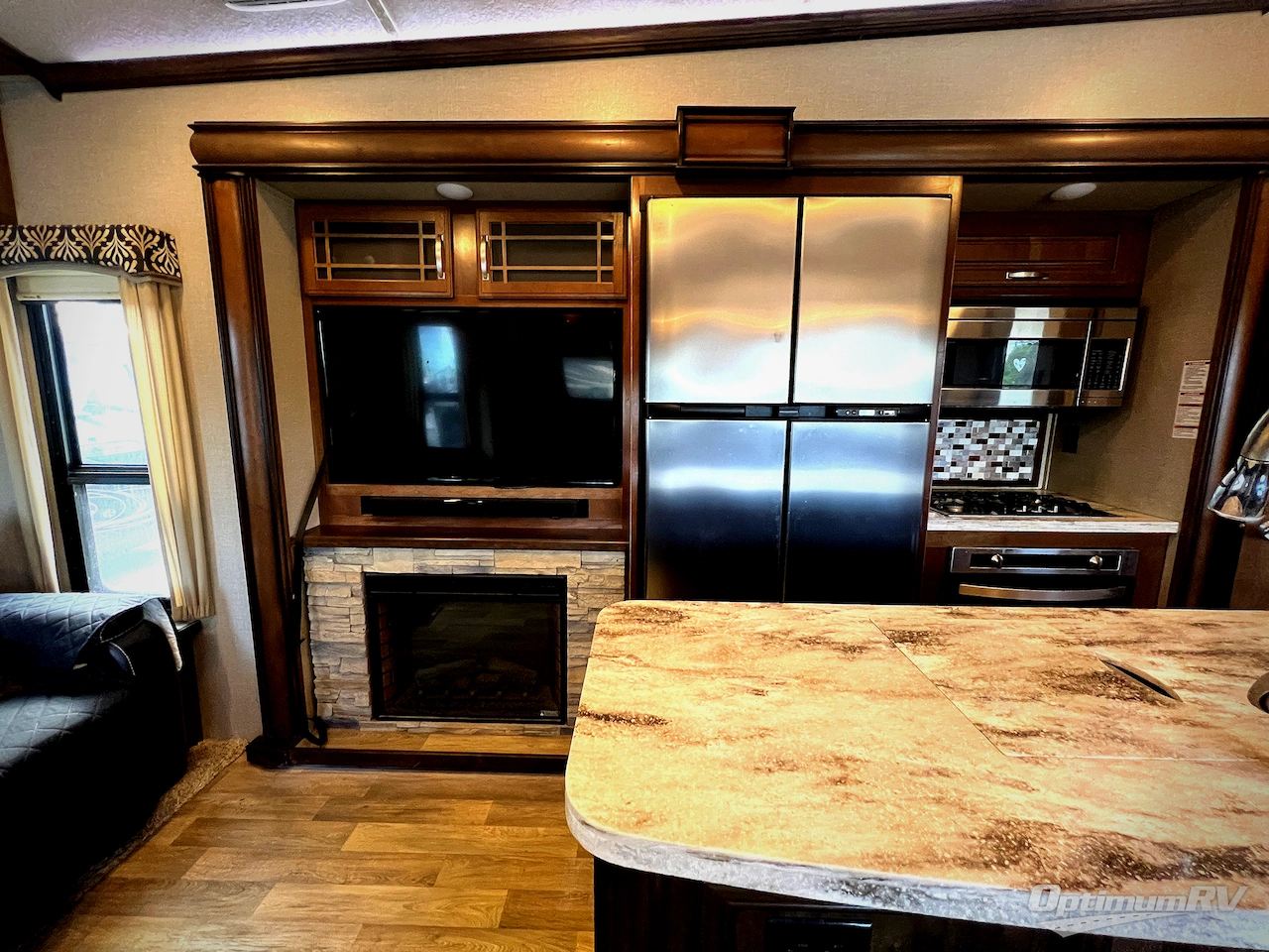 2017 Keystone Montana 3950BR Photo 7