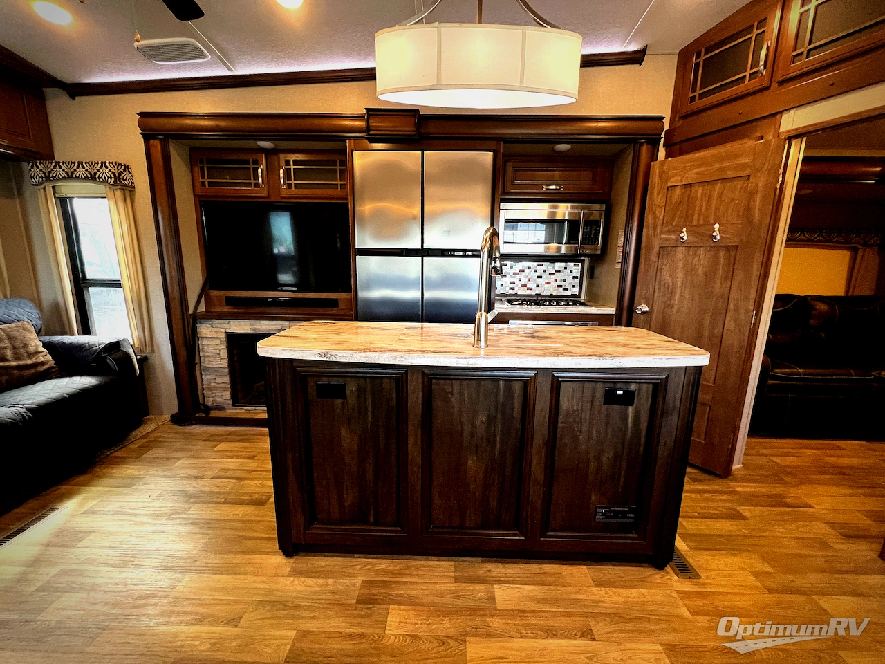 2017 Keystone Montana 3950BR Photo 10