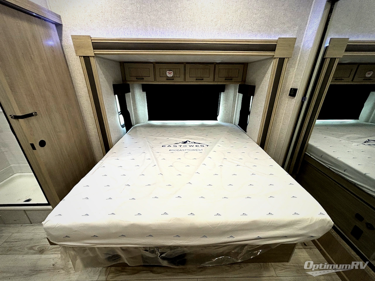 2025 East To West Alta 3250KXT Photo 8