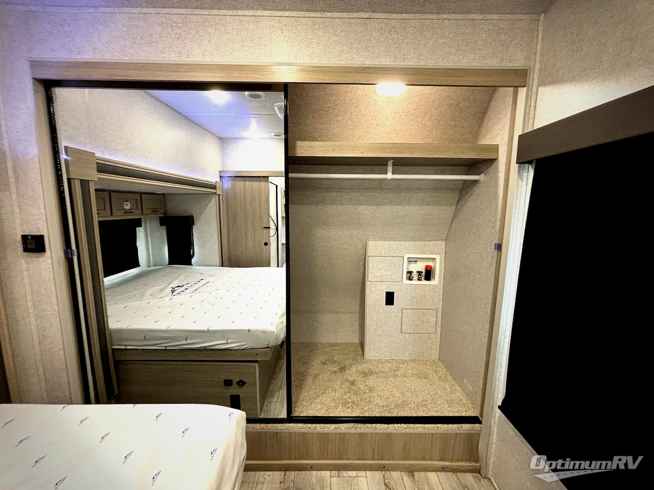 2025 East To West Alta 3250KXT Photo 9