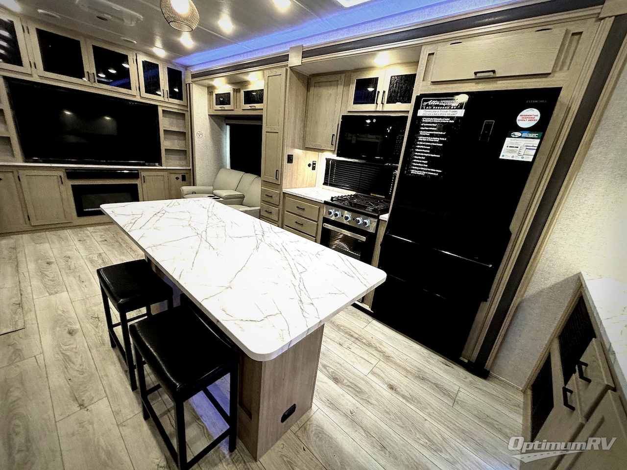 2025 East To West Alta 3250KXT Photo 15