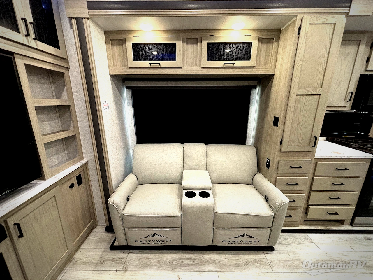 2025 East To West Alta 3250KXT Photo 17