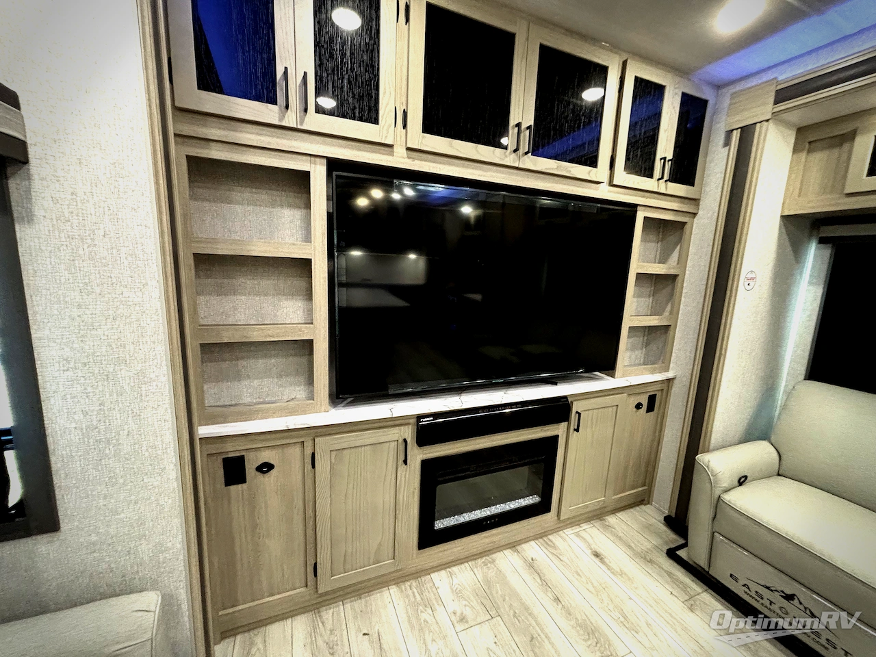 2025 East To West Alta 3250KXT Photo 18