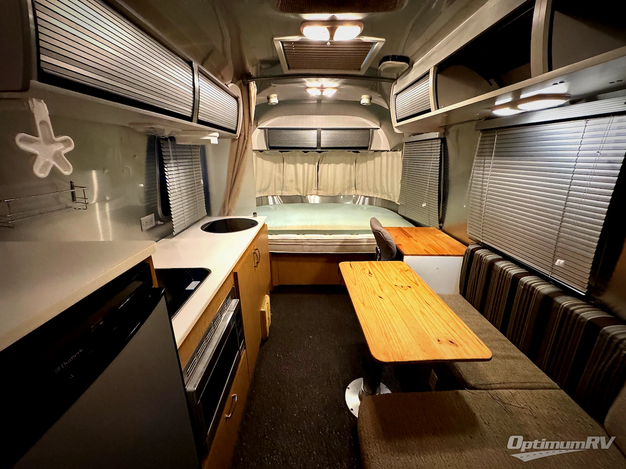 2014 Airstream Sport 22FB Photo 5