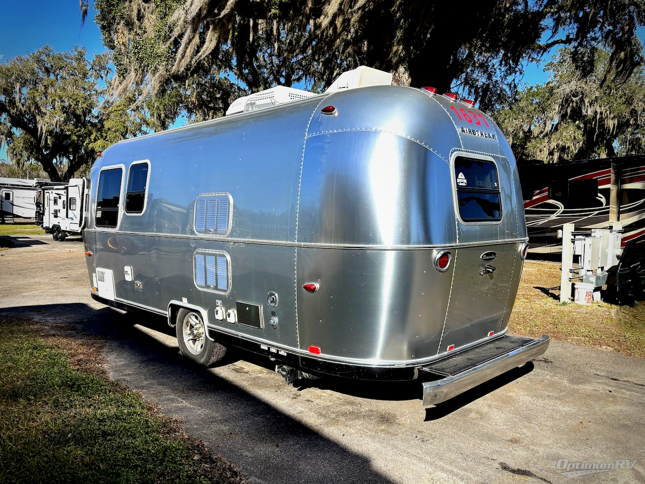 2014 Airstream Sport 22FB Photo 3