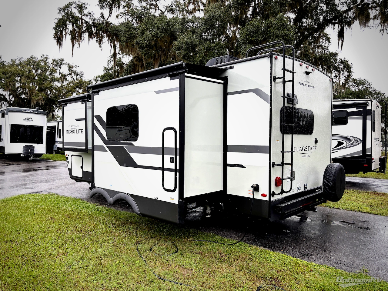 2027 Forest River Flagstaff Micro Lite 25SRK Photo 3
