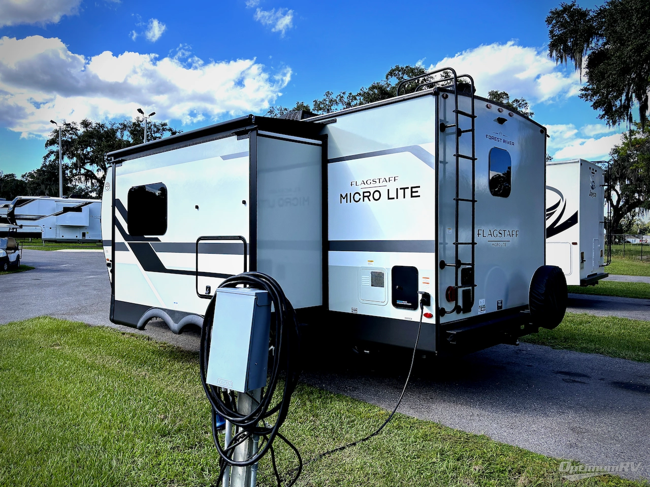 2027 Forest River Flagstaff Micro Lite 25SRB Photo 3