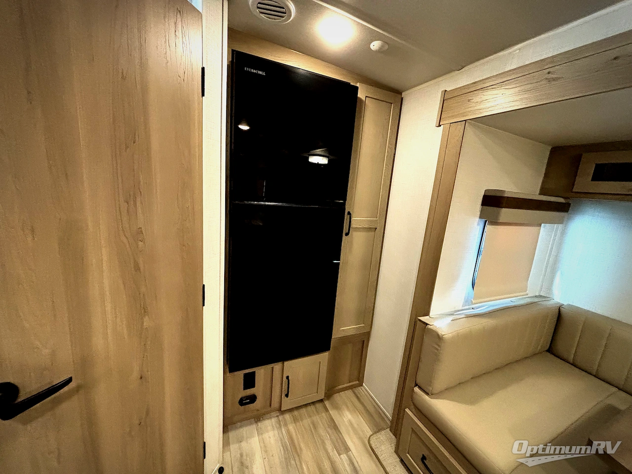 2024 Forest River Rockwood Mini Lite 2109S Photo 12